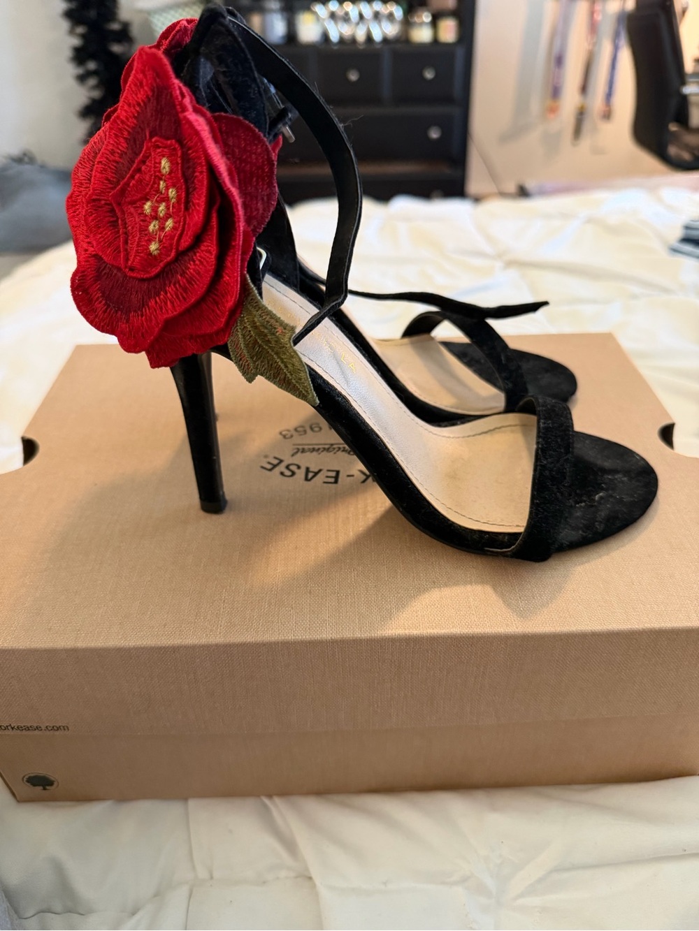 Shoe Republic LA Black Velvet Red Rose Ankle Strap Heels Size 6